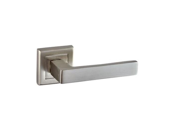 Poignée de porte Riva avec rosace, satinée